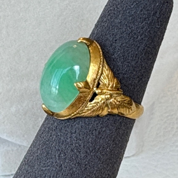 Vintage Hi-Karat Natural Green Jadeite Women's Ring - Picture 2 of 6